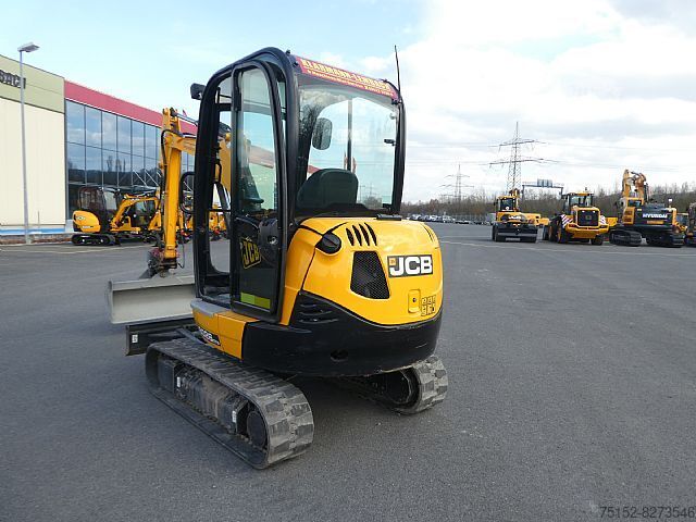 حفارة صغيرة JCB 8026 CTS