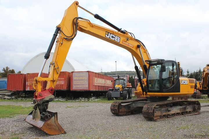 حفارة مجنزرة JCB JS 200 LC