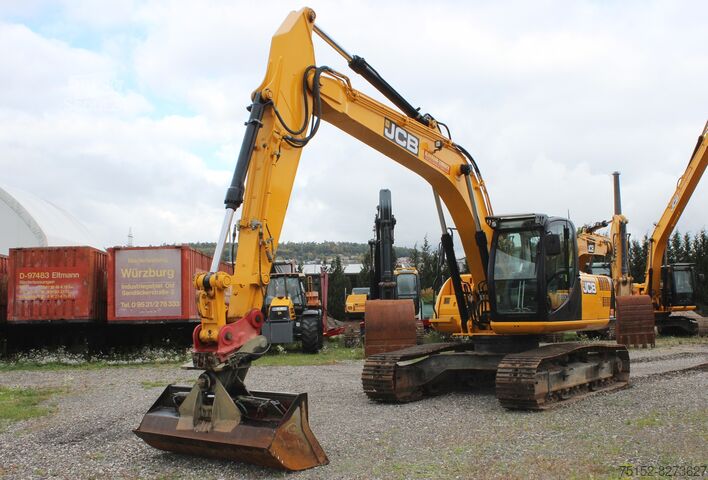 حفارة مجنزرة JCB JS 200 LC