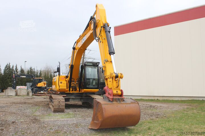 حفارة مجنزرة JCB JS 200 LC
