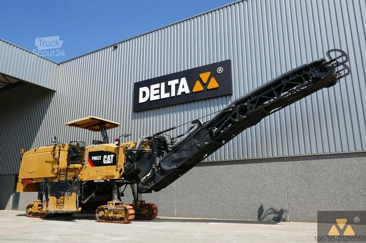 Asfaltový mlýn Caterpillar PM622