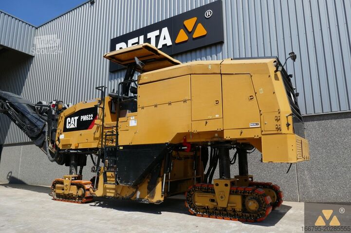 Asfaltový mlýn Caterpillar PM622