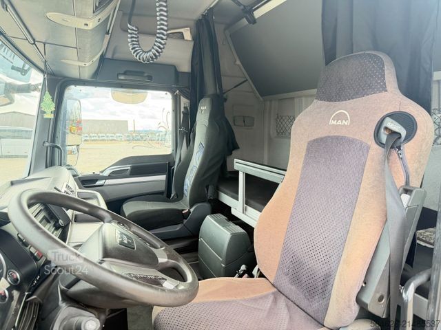 Camião de plataforma MAN 26.440 TGX - 6x2 - Retarder