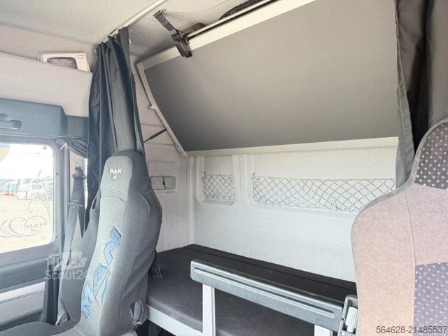 Camião de plataforma MAN 26.440 TGX - 6x2 - Retarder