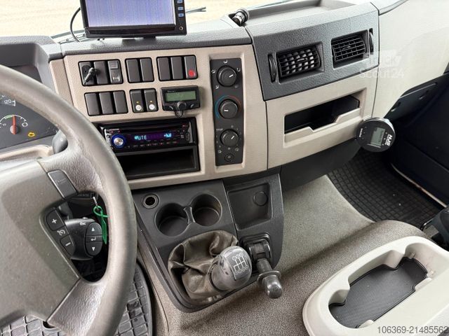 Kastes kravas automašīna VOLVO FL240 4x2 Closed box 6,30 m.