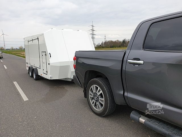 Ремарке за транспортиране на автомобили Brian James Trailers Race Sport Race Transporter verfügbar