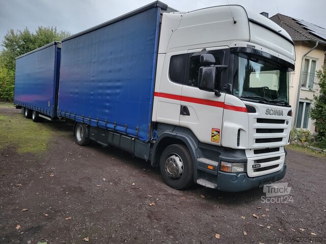 Nákladní automobil s plošinou a plachtou Scania Jumbo