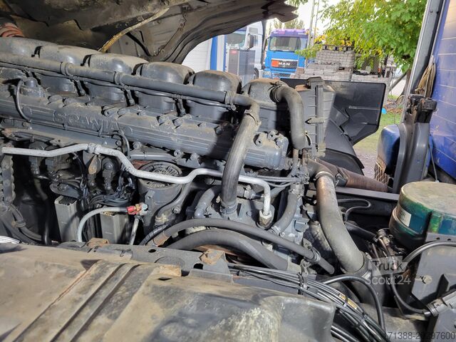 Nákladní automobil s plošinou a plachtou Scania Jumbo