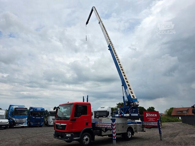 Lastbilmonteret kranvogn MAN Klaas Amak 75E 35m/3000kg 1550 Std