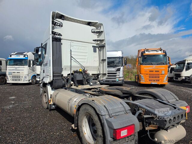 Standarta vilcējs IVECO 460 LNG running condition