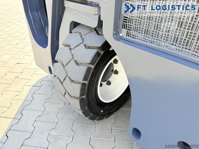 Empilhadeira multidirecional Combilift CB4500 GAS TRIPLEX 6400 FORK POSITIONER