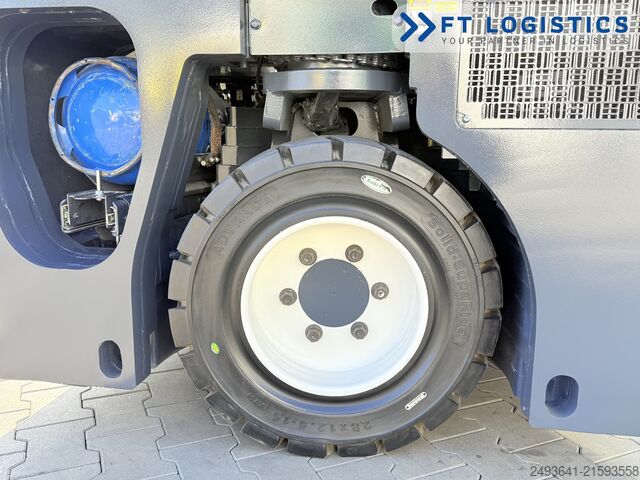 Empilhadeira multidirecional Combilift CB4500 GAS TRIPLEX 6400 FORK POSITIONER