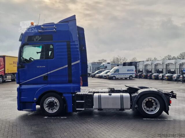 Volume-SZM MAN TGX 18.420 Low deck - Lifting 5th wheel - Retar...