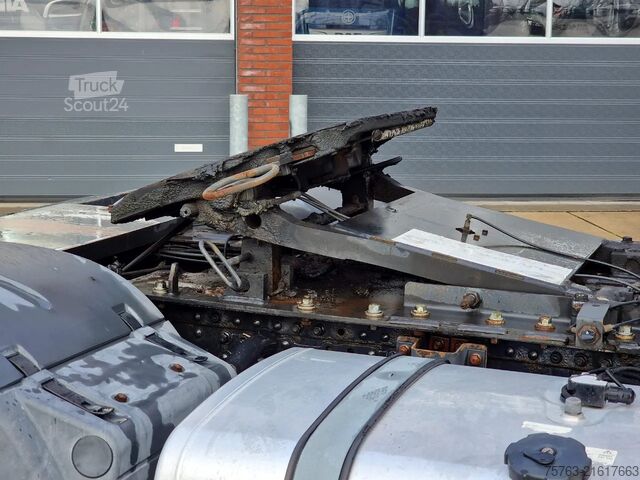 Volume-SZM MAN TGX 18.420 Low deck - Lifting 5th wheel - Retar...