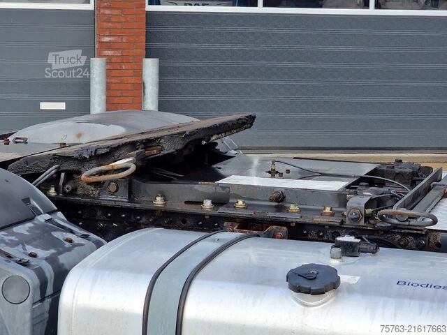 Volume-SZM MAN TGX 18.420 Low deck - Lifting 5th wheel - Retar...