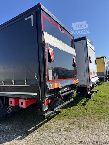 Flatbed truck with tarp DAF LF 290