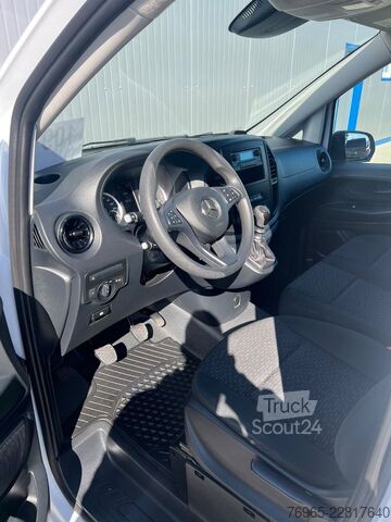 Panelvan MERCEDES-BENZ Vito 110 LANG 6G KLIMA TEMPOMAT 3-SITZE SCHRÄNKE