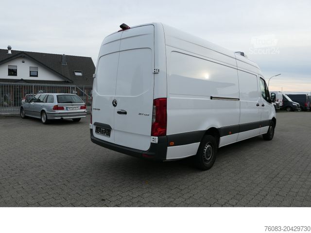 Koelwagen met geïsoleerde laadbak MERCEDES-BENZ Sprinter 317CDI Maxi Tiefkühlkasten 9G-Tronik