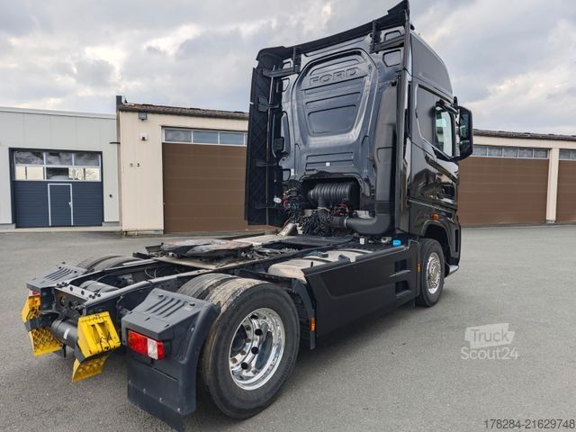 Standard tractor unit FORD F-MAX LUX LED, Intarder, Standklima, RDKS, Voll