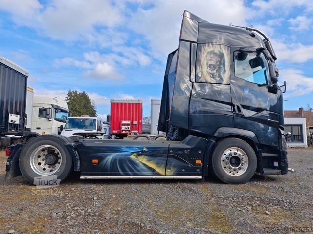 Standard tractor unit RENAULT T520 High Edition Show Truck Vollausstatt.