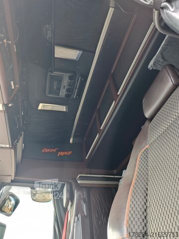 Standard tractor unit RENAULT T520 High Edition Show Truck Vollausstatt.