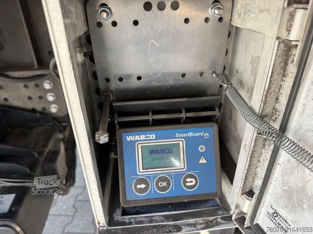 Kylbil MERCEDES-BENZ 2540 LL 6x2/4 Kühlkoffer 8.2m LBW 2,5t  Carrier