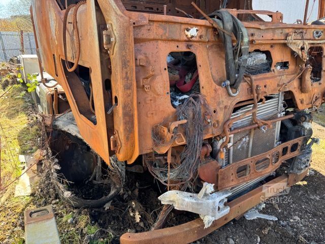 Camion cu platformă și prelată RENAULT D WIDE 280 E6 Brandschaden