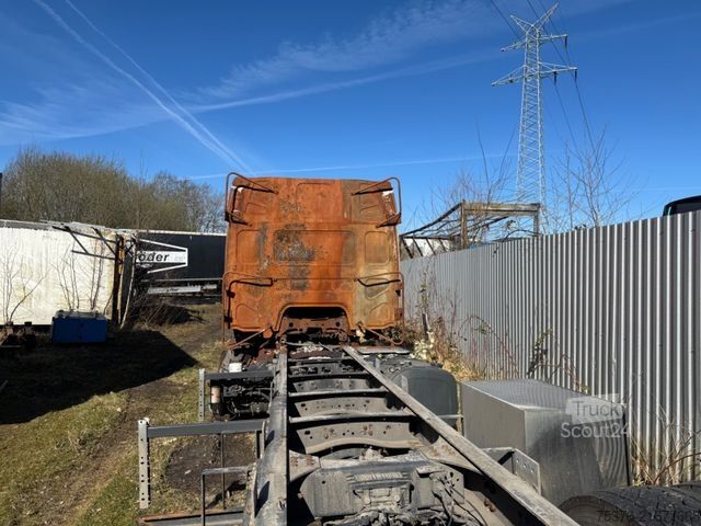 Camion cu platformă și prelată RENAULT D WIDE 280 E6 Brandschaden