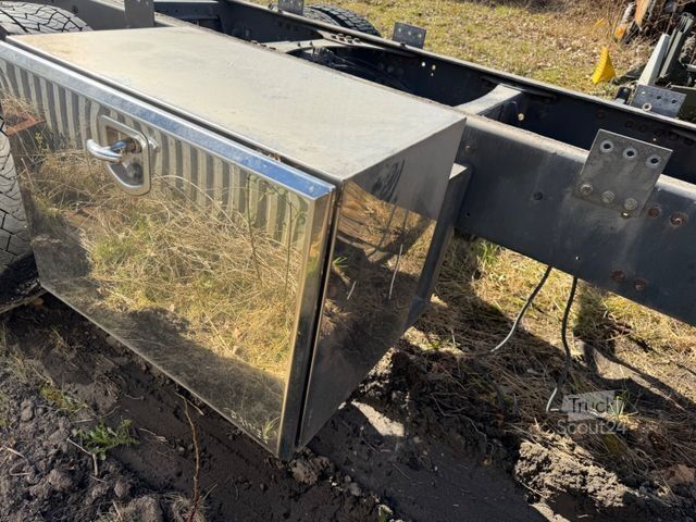 Camion cu platformă și prelată RENAULT D WIDE 280 E6 Brandschaden