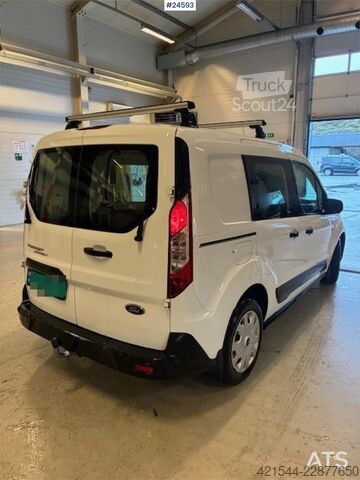 Augsta jumta universālis Ford Transit Connect van