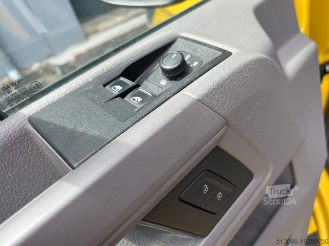Miniautocarro VOLKSWAGEN CRAFTER 2.0TDI 8 SITZER TEMP. KLIMA AHK 1.HAND