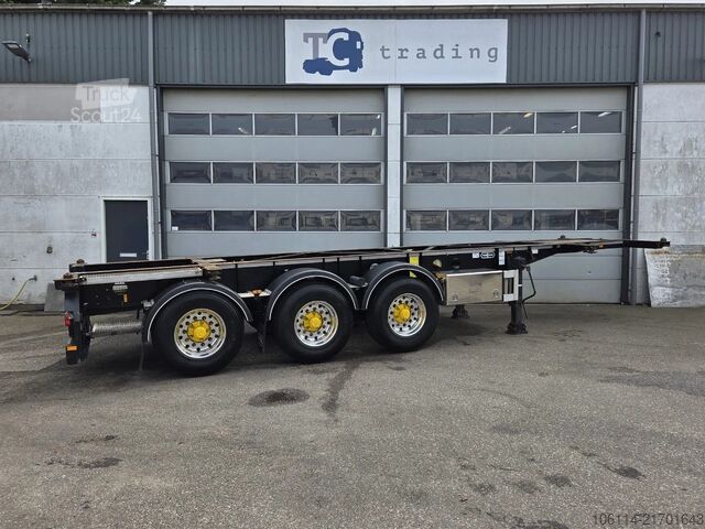 Konténerszállítás Van Hool 3-ASSIGE OPLEGGER A3C002  20/30 FT ADR trailer.