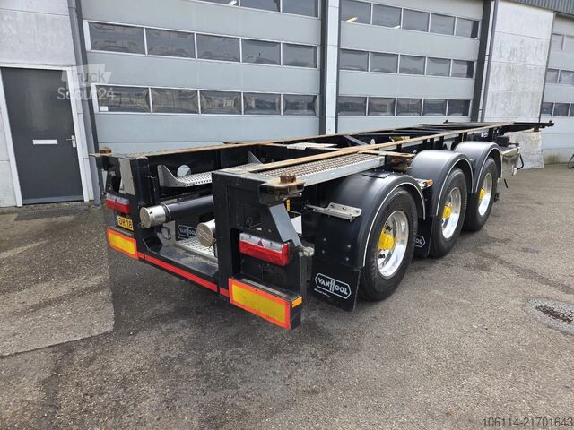 Konténerszállítás Van Hool 3-ASSIGE OPLEGGER A3C002 20/30 FT ADR trailer.