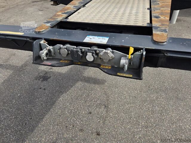 Konténerszállítás Van Hool 3-ASSIGE OPLEGGER A3C002  20/30 FT ADR trailer.