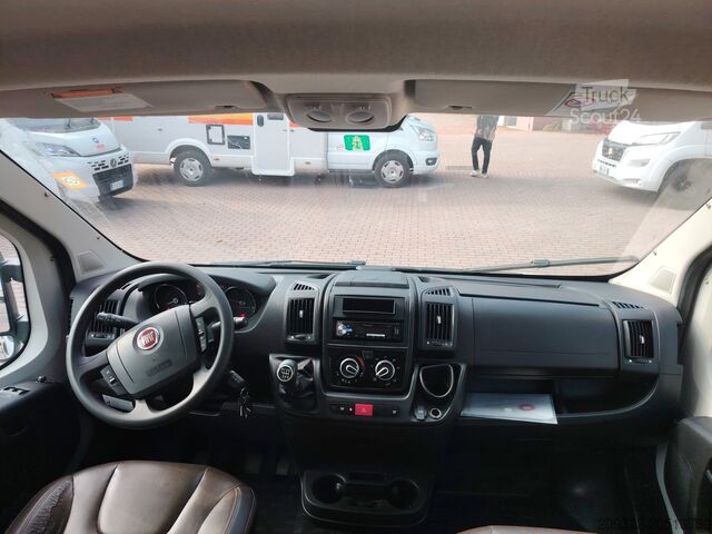 Caravana/autocaravana Fiat Weinsberg Carabus 600 K | 4 Posti Letto | Completamente Attrezzato