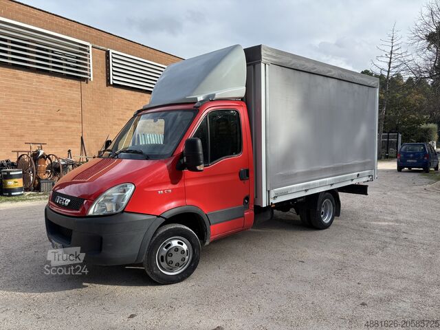 Zamknięta furgonetka IVECO DAILY 3000  35-15