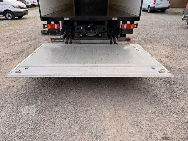 Autocamion cu caroserie tip cutie MAN TGL 12.250 BL 4X2 Koffer+LBW*AHK*KLIMA*K