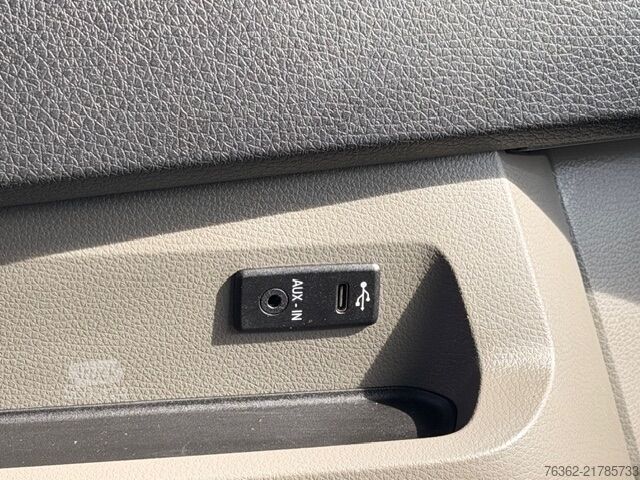 Autocamion cu caroserie tip cutie MAN TGL 12.250 BL 4X2 Koffer+LBW*AHK*KLIMA*K