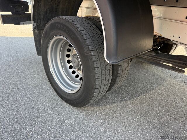 Camion bâché Mercedes-Benz sprinter 416