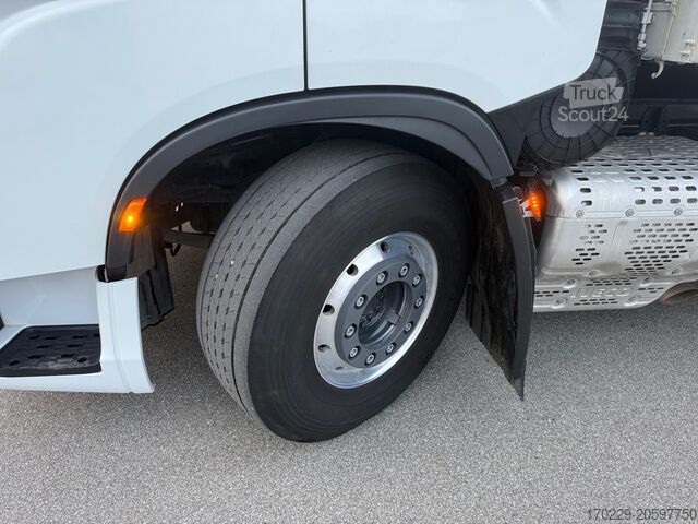 Autobasculantă Iveco S-WAY 570