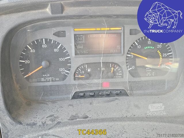 пътна метачка машина Mercedes-Benz Axor 1828