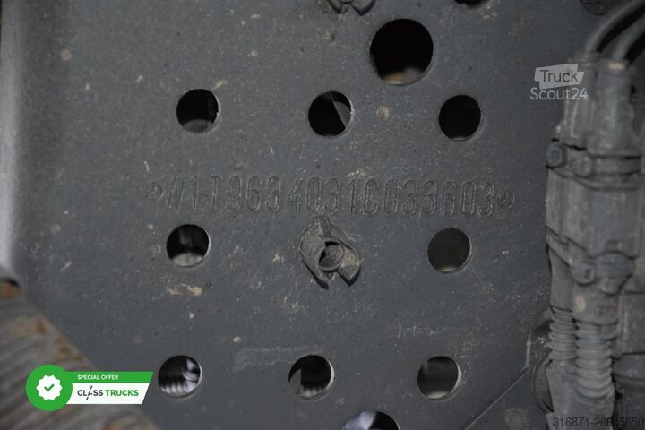 Standardowy ciągnik siodłowy MERCEDES-BENZ Actros 5 1845 BigSpace