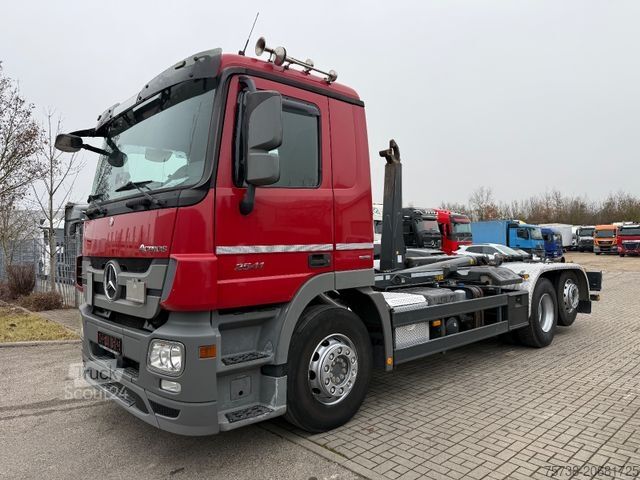 Kanca kasalı yük kamyonu (roll-off) MERCEDES-BENZ Actros 2541 Abrollkipper Meiller/Retarder