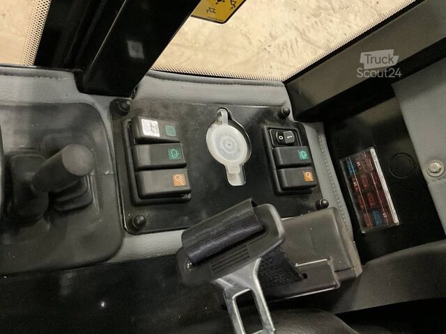 Колесный погрузчик Kubota RT 160-2