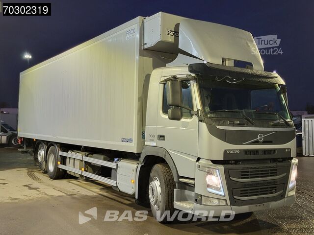 Kühl-/Tiefkühltransport Volvo FM 330 6X2 Frigoblock FK25SL 2000kg Ladebordwan...