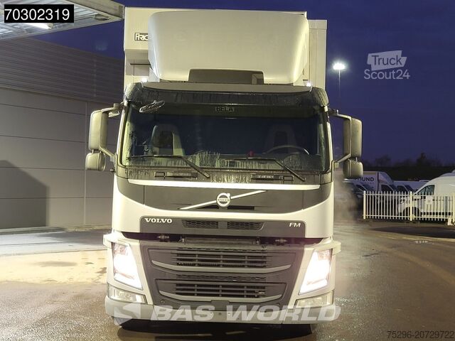 Kühl-/Tiefkühltransport Volvo FM 330 6X2 Frigoblock FK25SL 2000kg Ladebordwan...