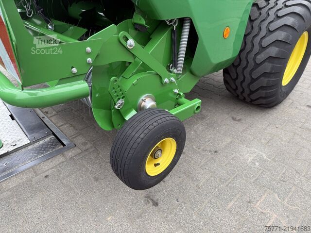 Enfardadeira de fardos redondos John Deere V451 G PRASA ROLUJĄCA