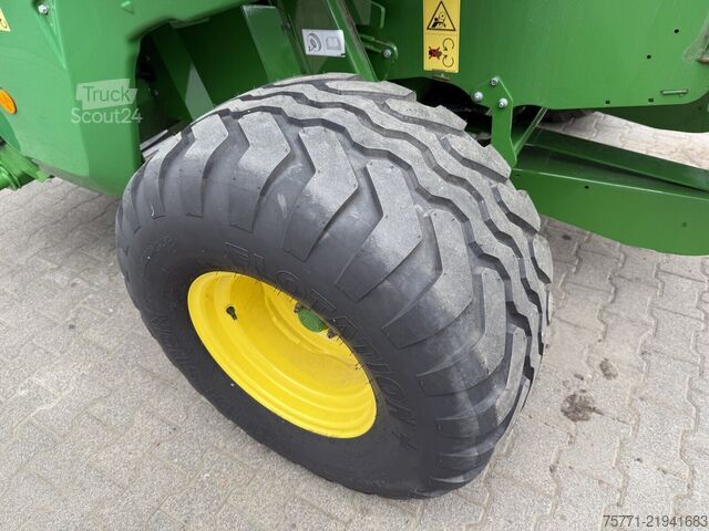 Enfardadeira de fardos redondos John Deere V451 G PRASA ROLUJĄCA