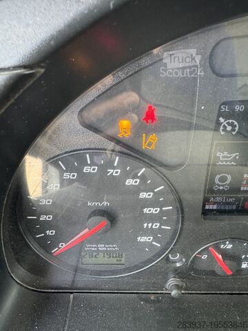 φορτηγό με καρότσα και σκελετό με μουσαμά Iveco 260s46