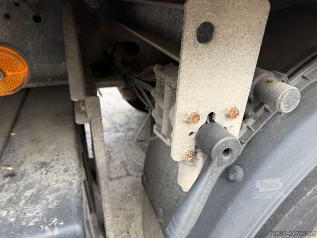 Koeltrailers ROHR 2 Achs Tandem Koffer Durchladesystem LBW defekt